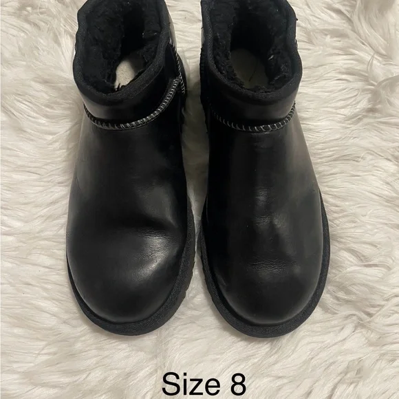 Black Leather Ugg ankle boots size 8 - Picture 1 of 4